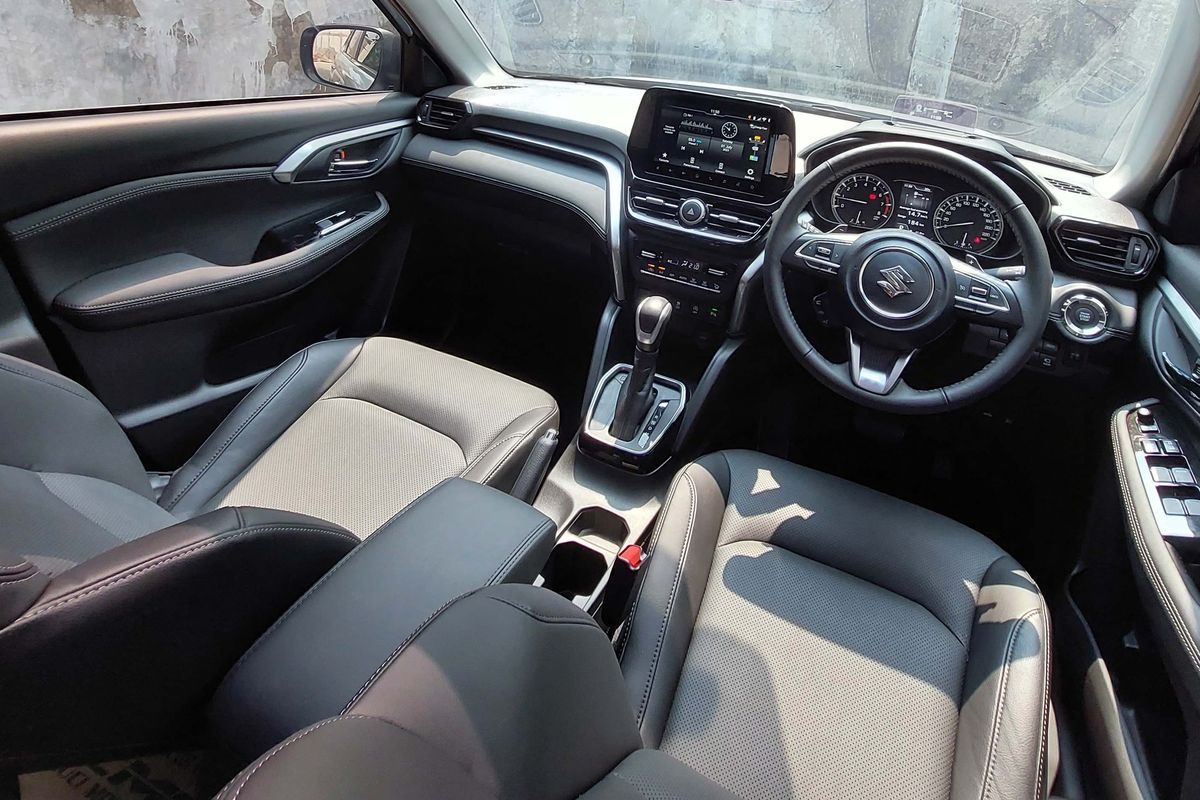 Desain Mewah Suzuki Grand Vitara: Pilihan Sempurna untuk Dokter dan Tenaga Medis di Jember