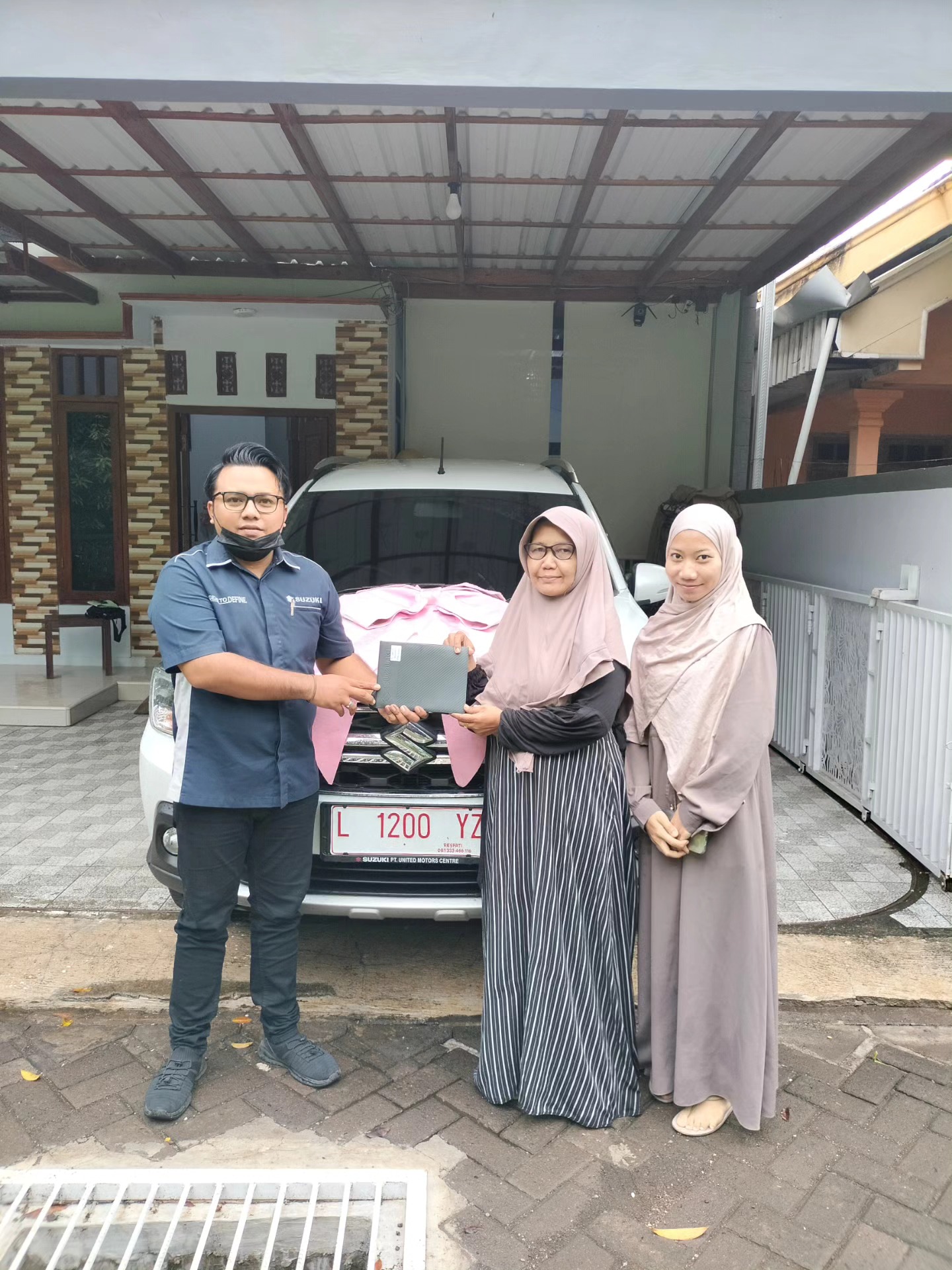 Suzuki Jember - Terimakasih atas pembelian unit Suzuki XL7 Zeta Manual warna putih bagi juragan Aksesoris kerang di situbondo