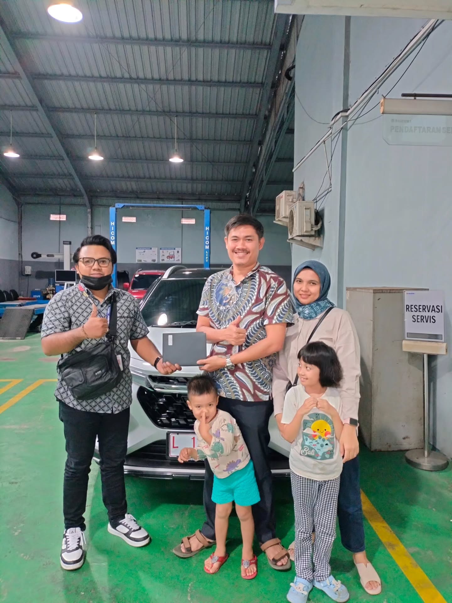 Suzuki Jember - Terima kasih atas Pembelian 1 Unit Suzuki Fronx SGX Hybrid AT bagi konsumen terbaik Suzuki